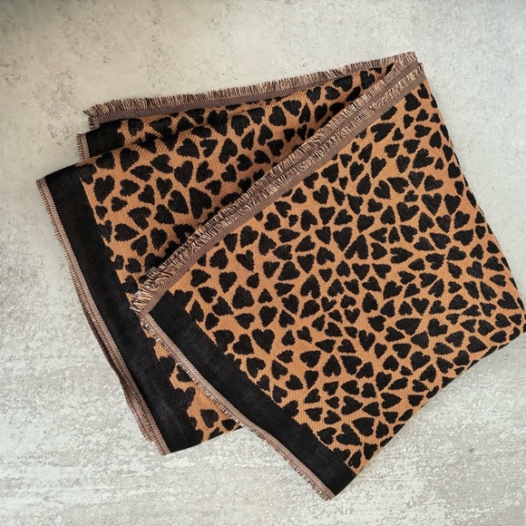 Ann Taylor Scarf  Tan and Black Reversible Animal Print Heart Shape - Picture 10 of 13